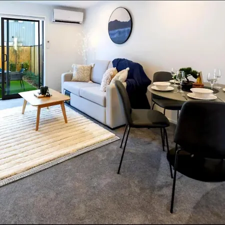 Lovely 2 Bed 2 Bath